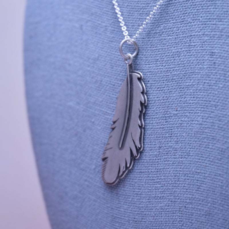 Flat Feather Double Layer Pendant Left-sweeping