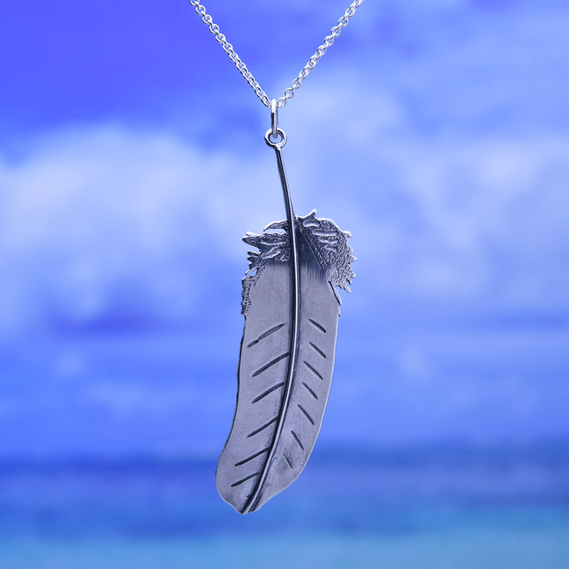 Line Feather Pendant Left-sweeping